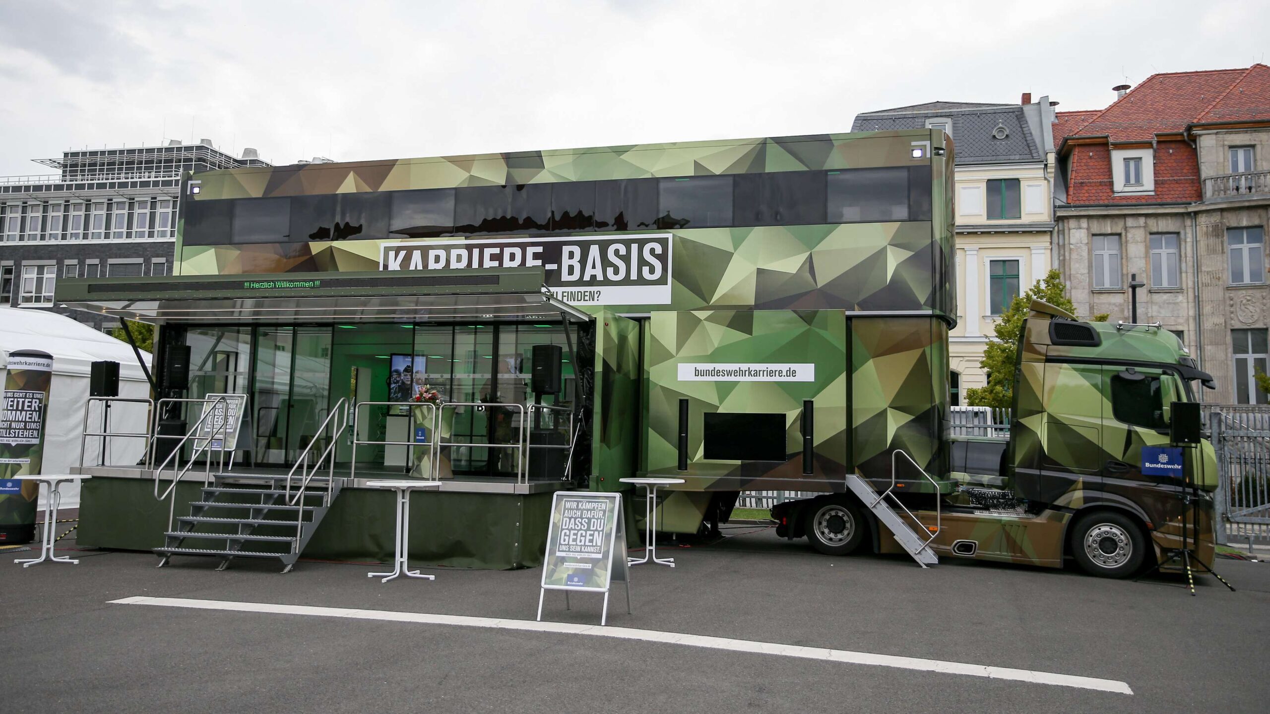 Karrieretruck-mit-Bühne